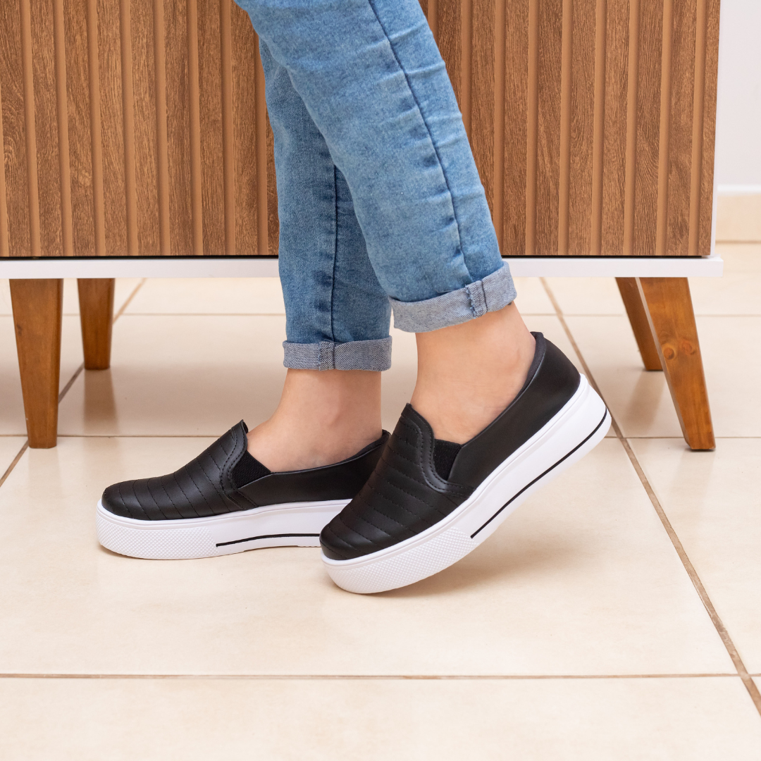 Tênis Slip On Bordado Bellinda